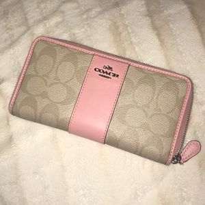 Coach Khaki/Light Pink zip around wallet 🛍💸